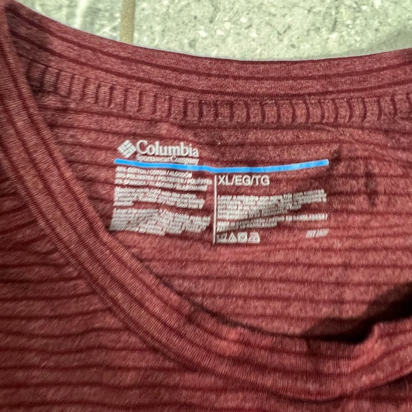 Columbia Men’s Red Burgundy Striped Logo Front Stretch Tshirt Size XL - Picture 7 of 7
